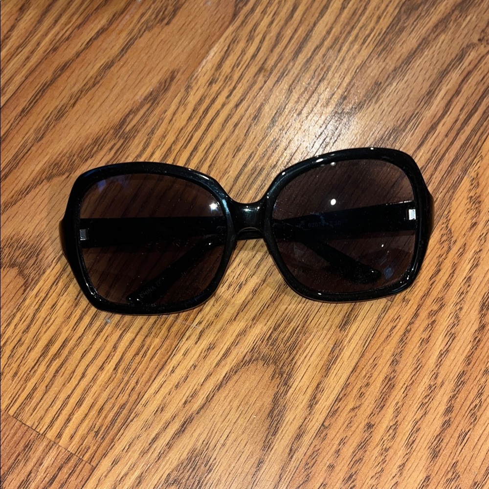 A.J. Morgan oversized sunglass readers +2.50 magnification